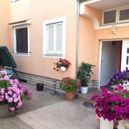Apartments Dilja Malinska Esterno foto