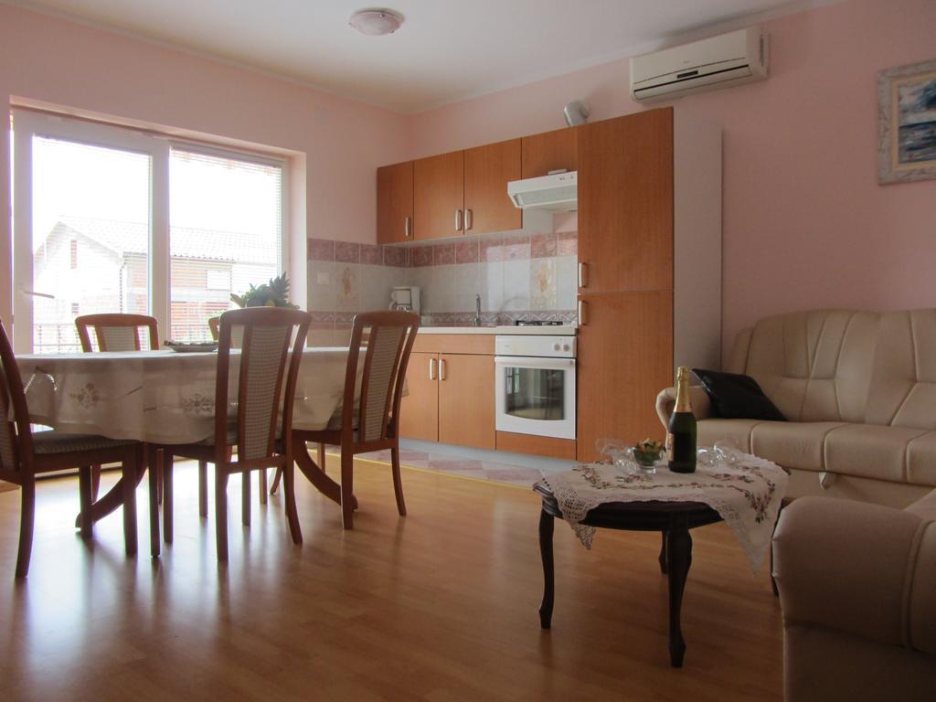Apartments Dilja Malinska Esterno foto