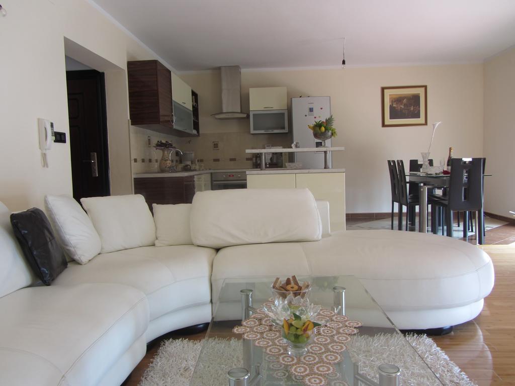 Apartments Dilja Malinska Esterno foto